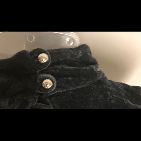 β€οΈ πHPπ Tart Keyhole Crushed Velvet Blouse - Picture 7 of 8